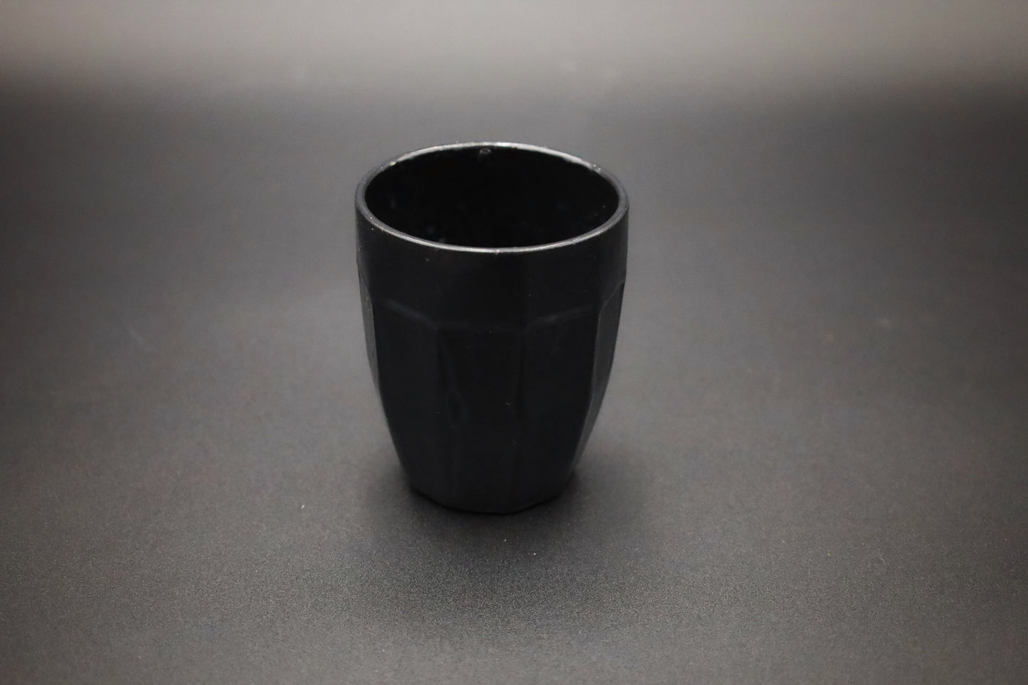 Tasse régulière en béton artisanal