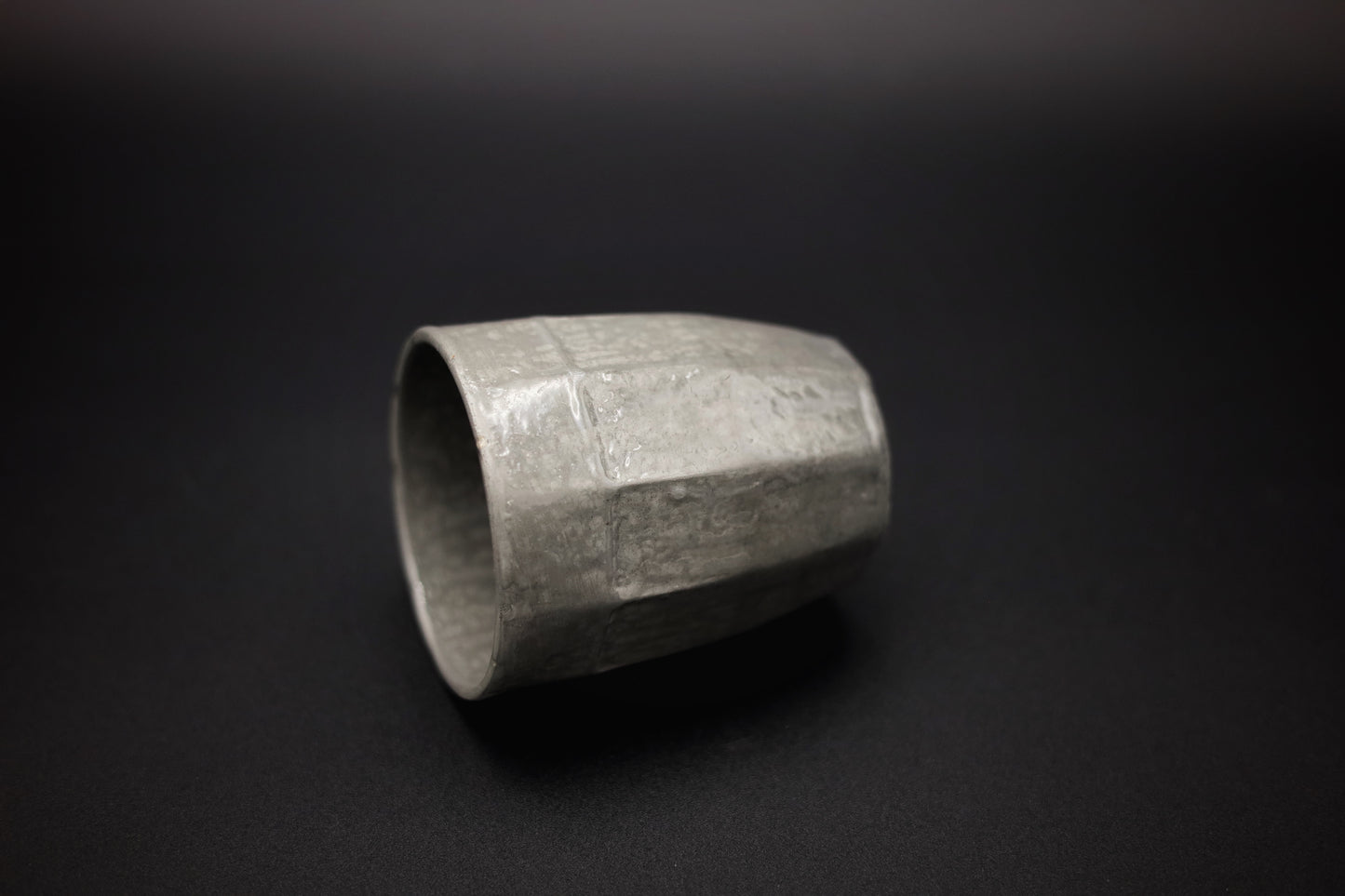 Tasse régulière en béton artisanal
