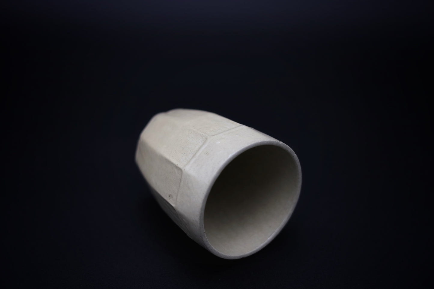 Tasse régulière en béton artisanal
