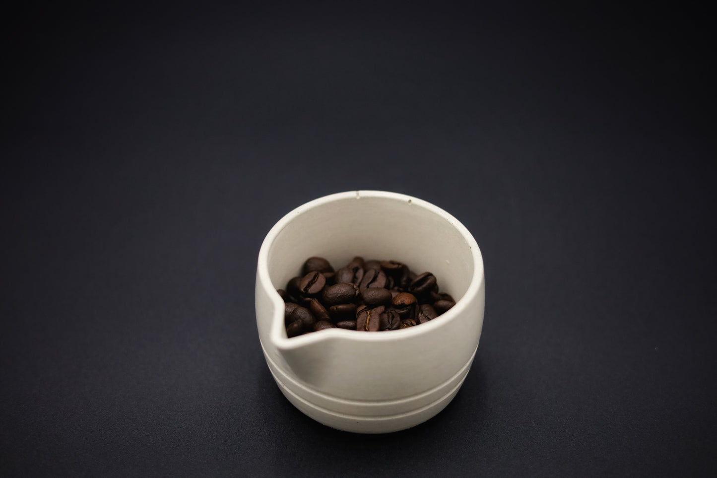 Doseur à café en béton artisanal