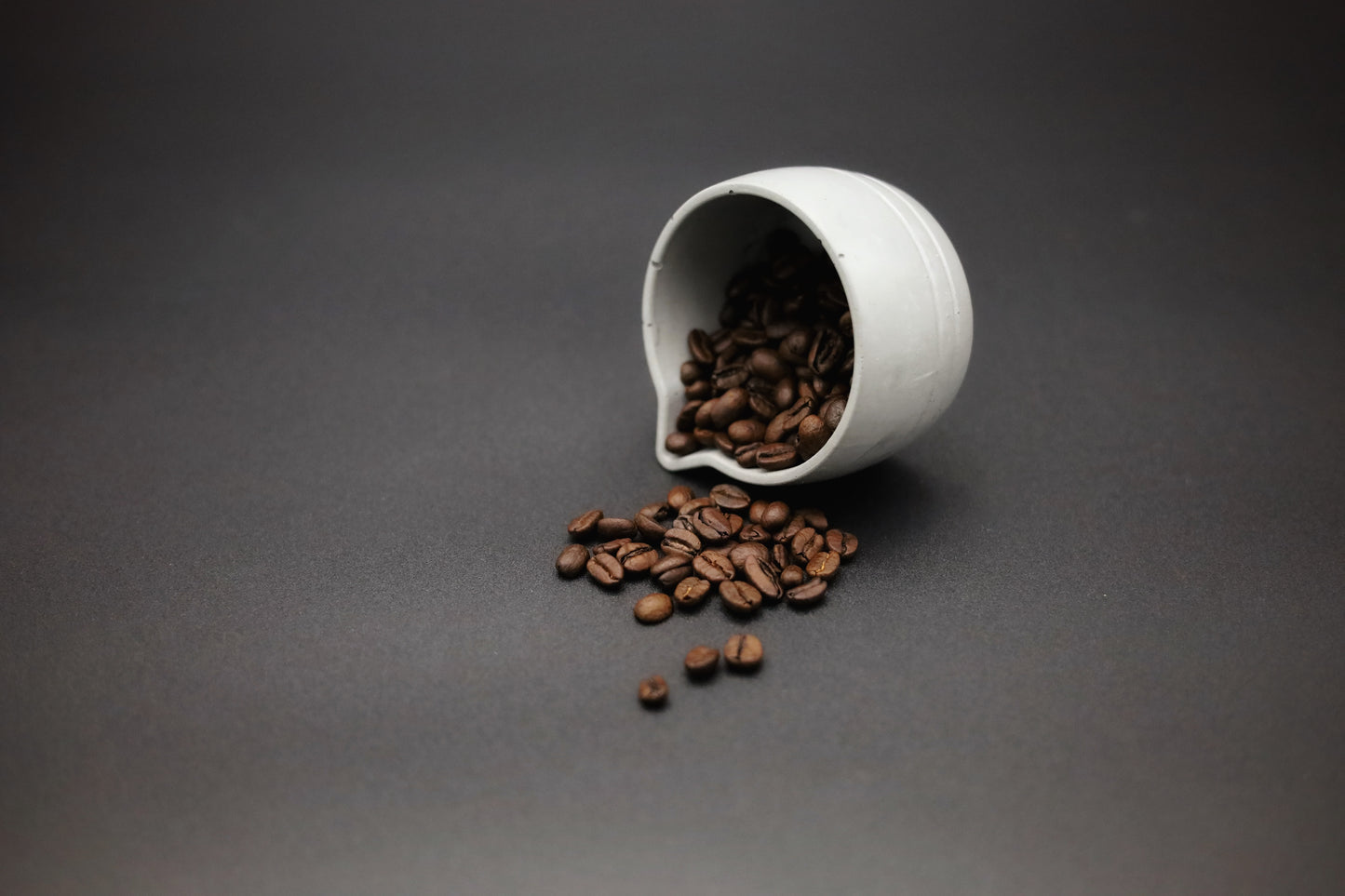 Doseur à café en béton artisanal