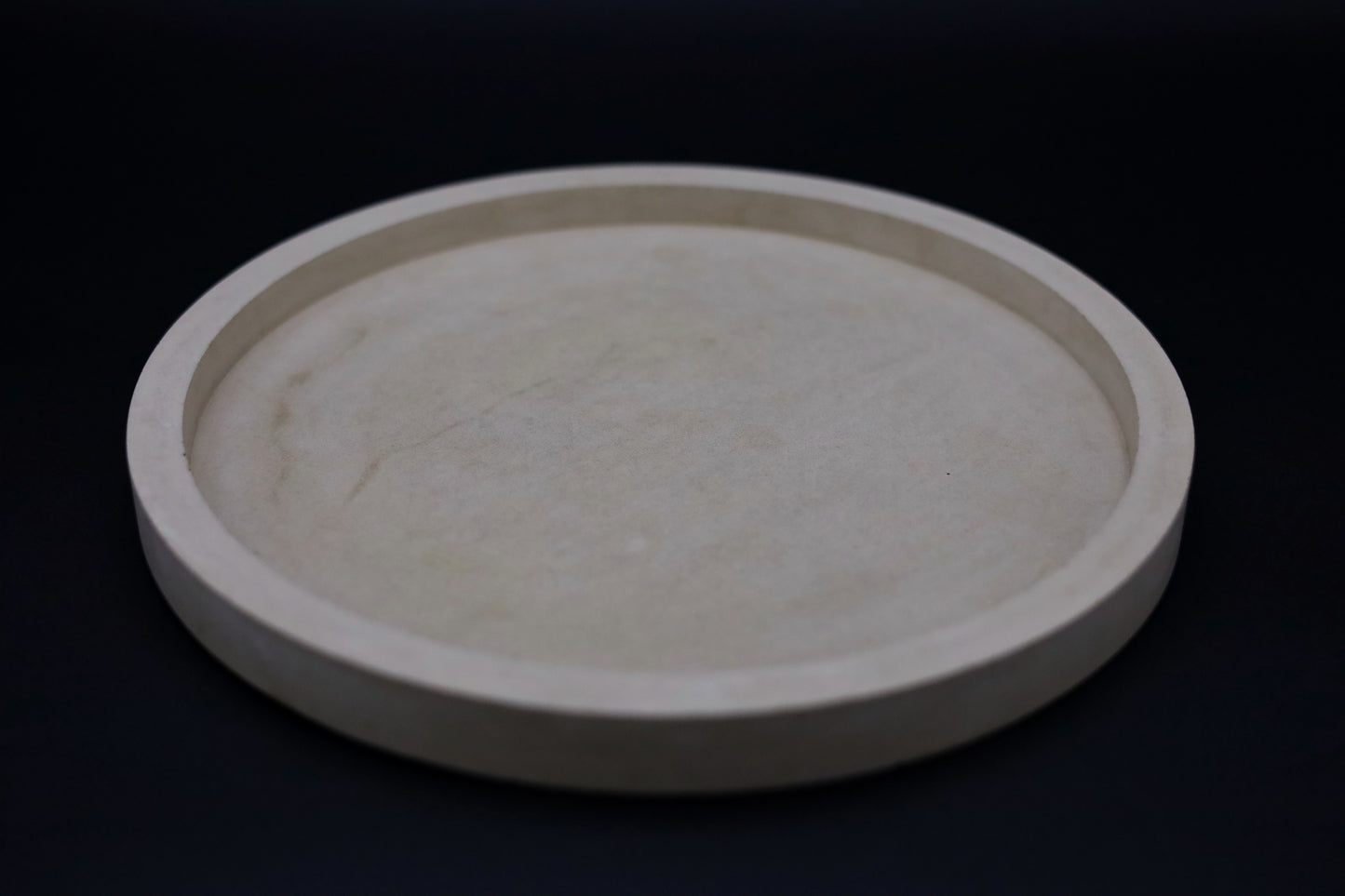 Plateau rond en béton artisanal